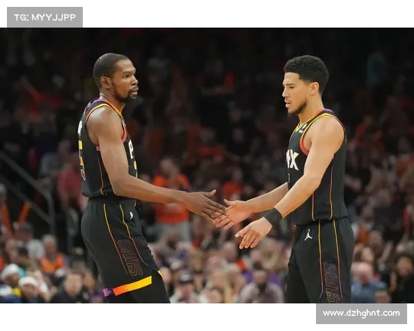 布克比赛策略与应变能力分析：多维度解读其场上表现与决策智慧